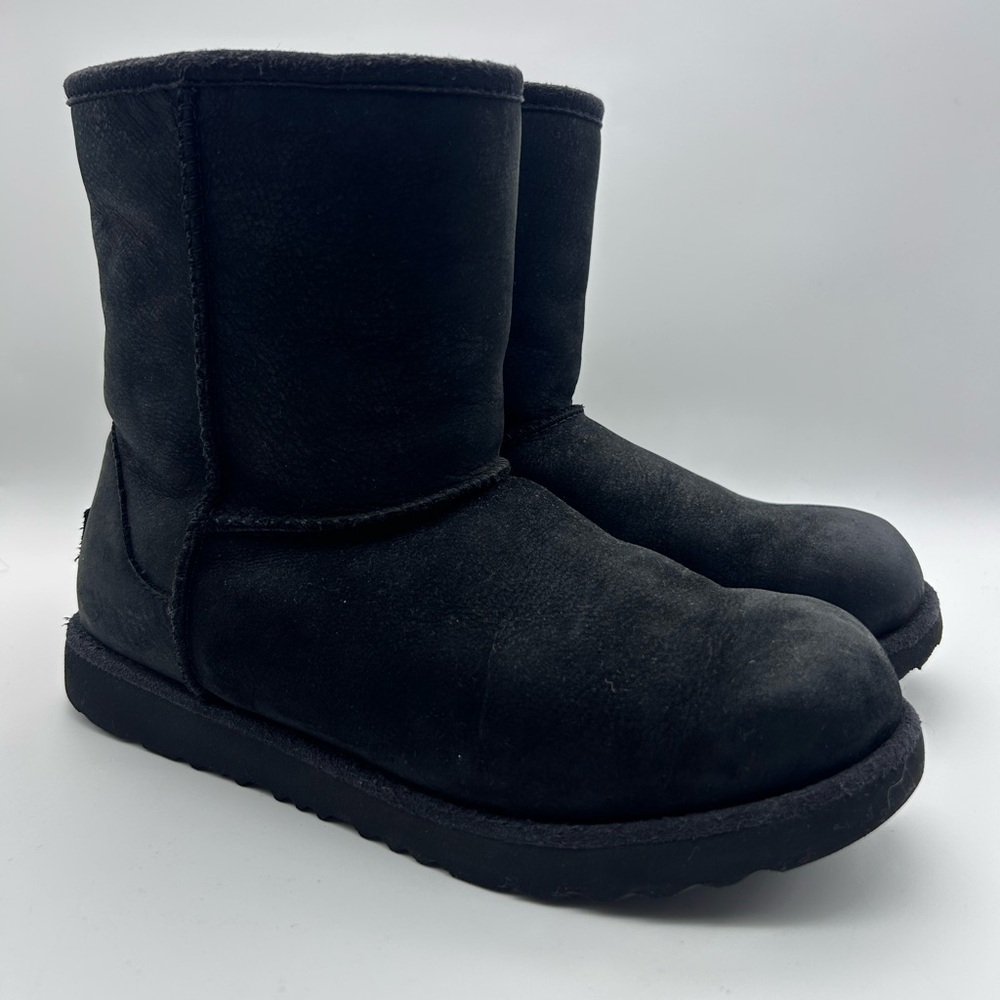 Kids  Unisex UGG 1019646k  Classic 2 Short Leather Water Resistant Boots US 4